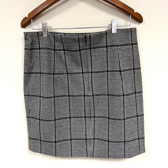 Heartloom plaid mini skirt.   Size M/L - Picture 6 of 11